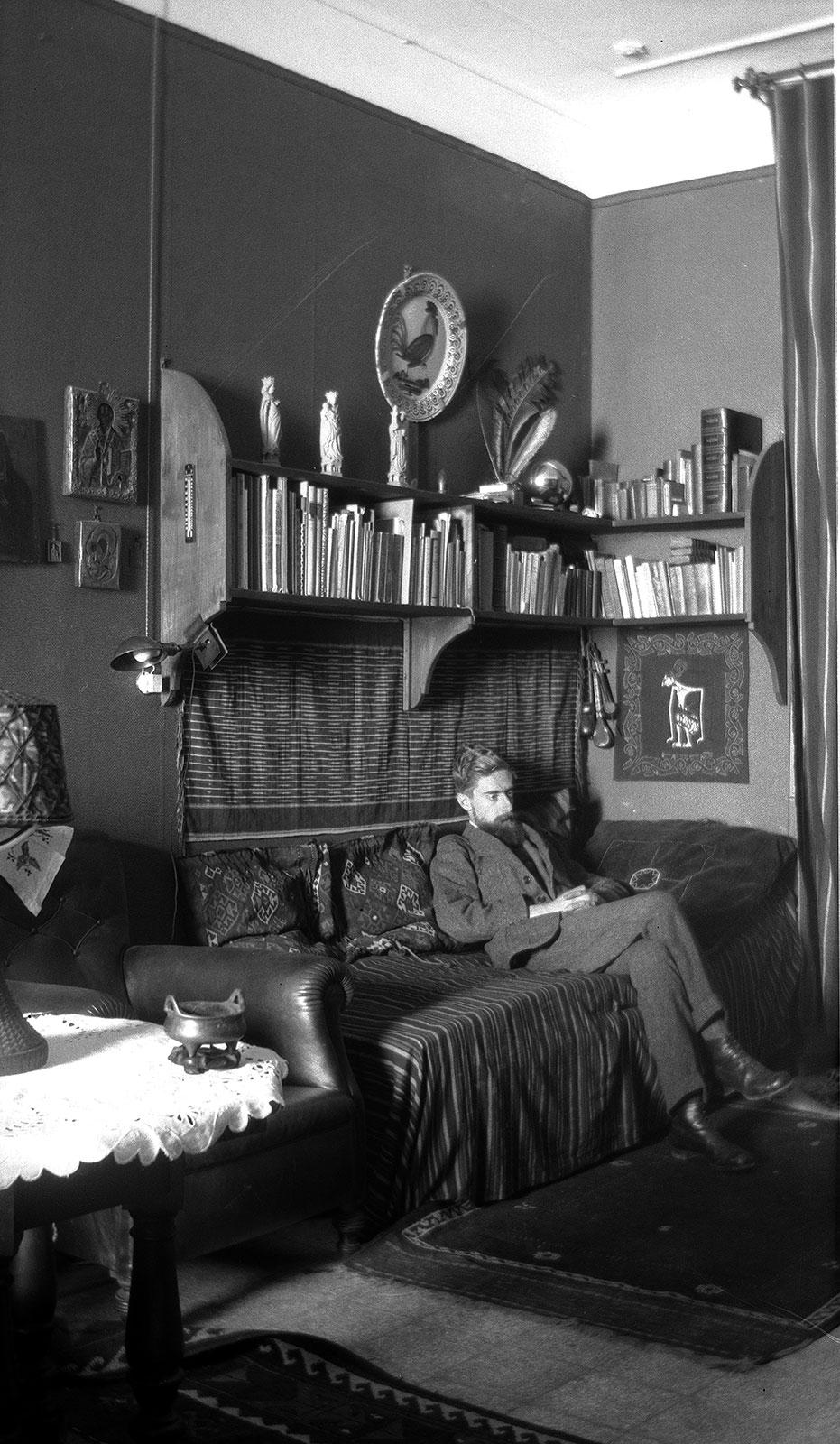 Escher in het huis aan de Via Alessandro Poerio 100, 19 januari 1926