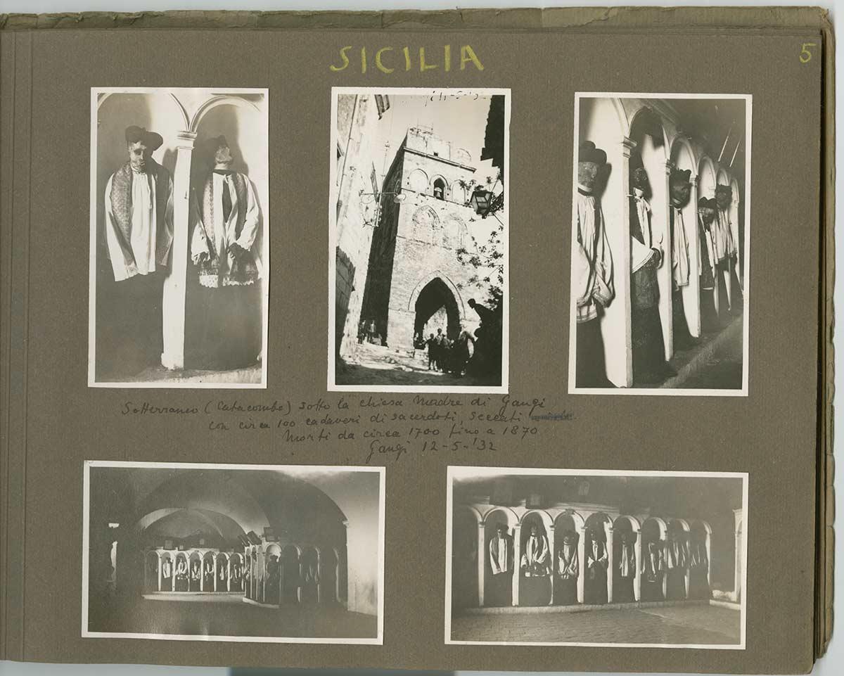 Pagina uit het fotoalbum van 1932, met een notitie over de ca. 100 gemummificeerde priesters in de catacomben van de Madre kerk te Gangi, 12 mei 1932