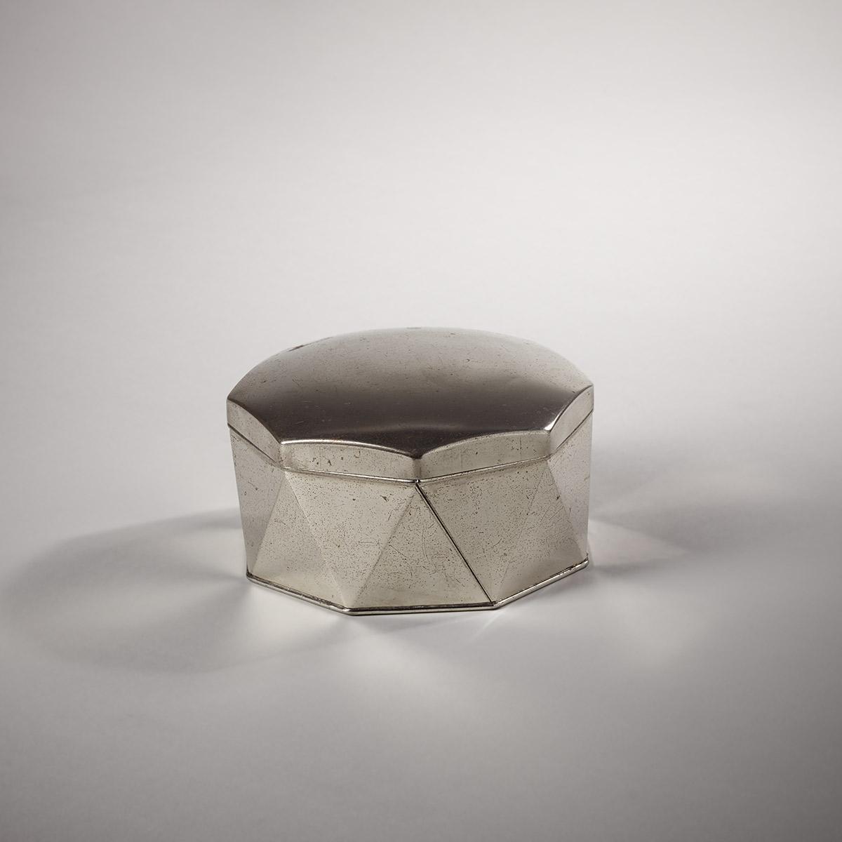 Koh-I-Noor tin by Verkade, 1953, tin. Donated from private collection of Doris Schattschneider