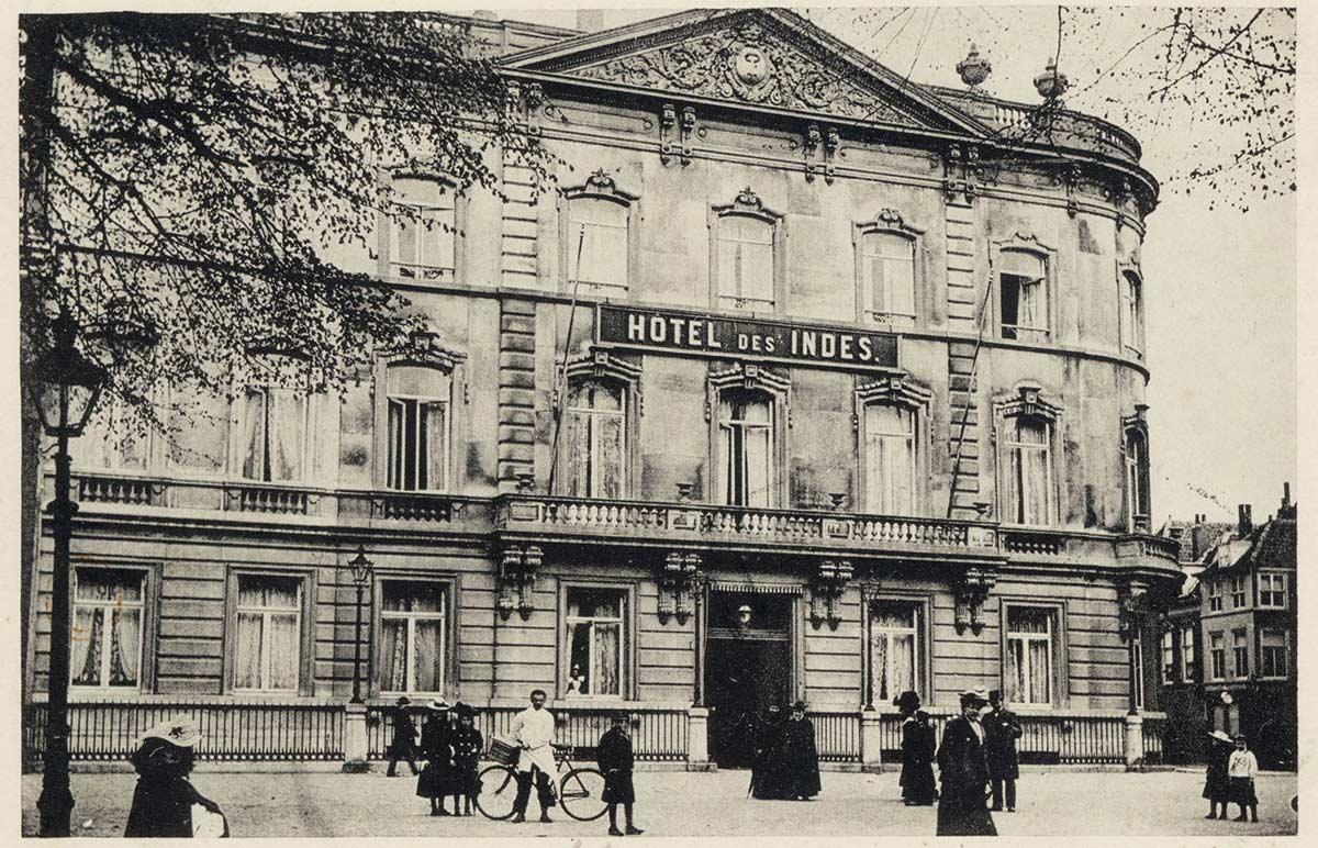 Picture postcard from the Hotel Des Indes archives