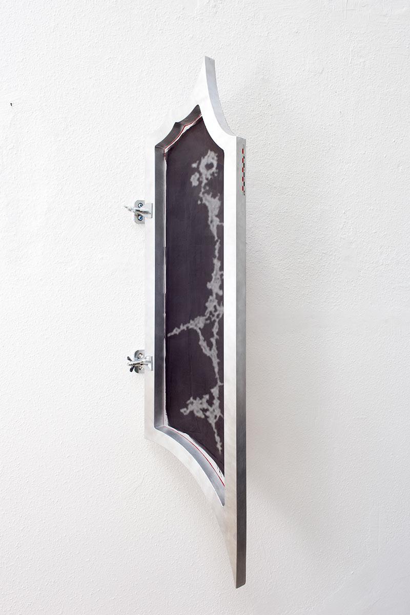 Koos Breen, a stain in search of a frame in search of a stain, zeefdrukraam, 2022