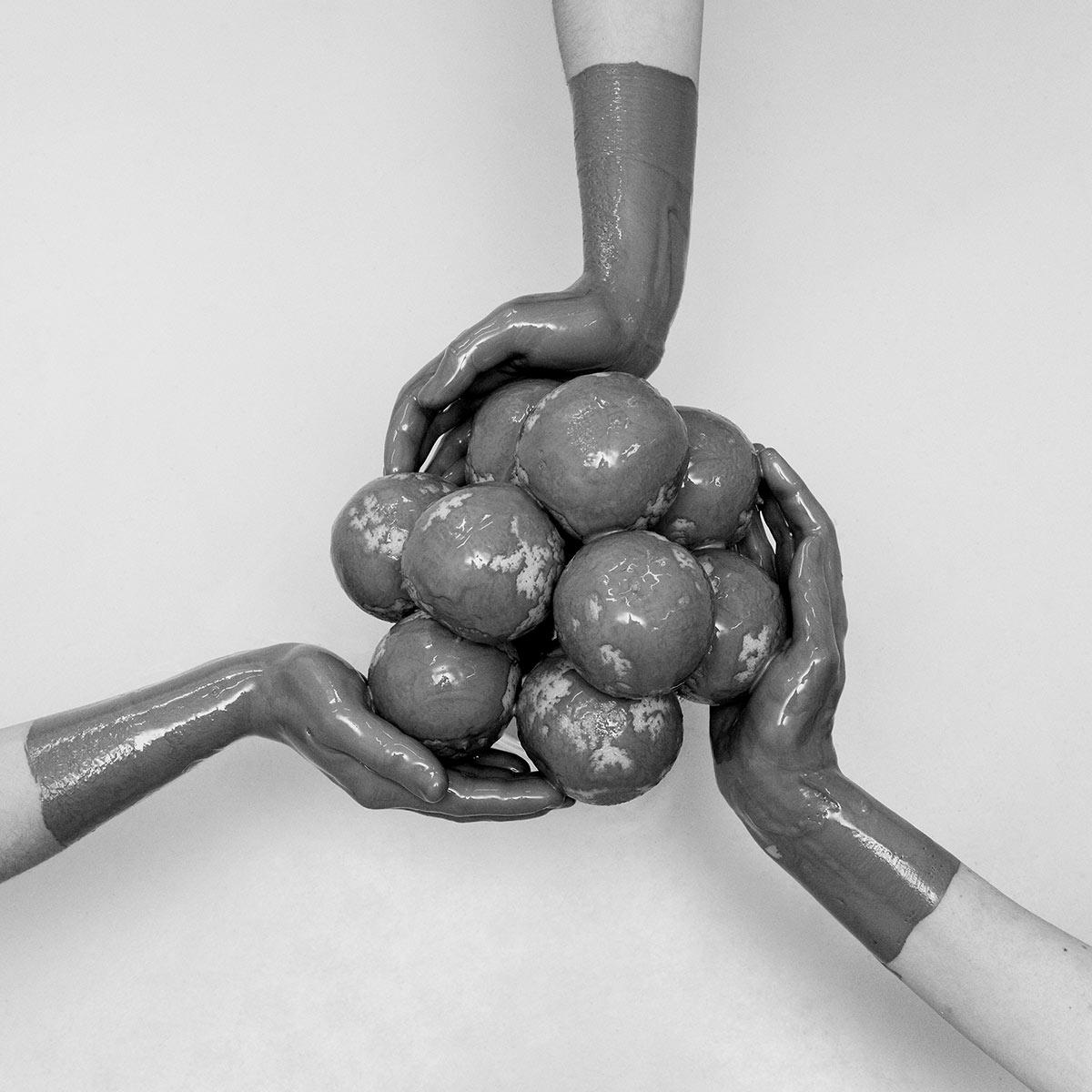 Maura Biava, Entanglements #2, 2024, C-print. Courtesy Galerie Caroline O'Breen