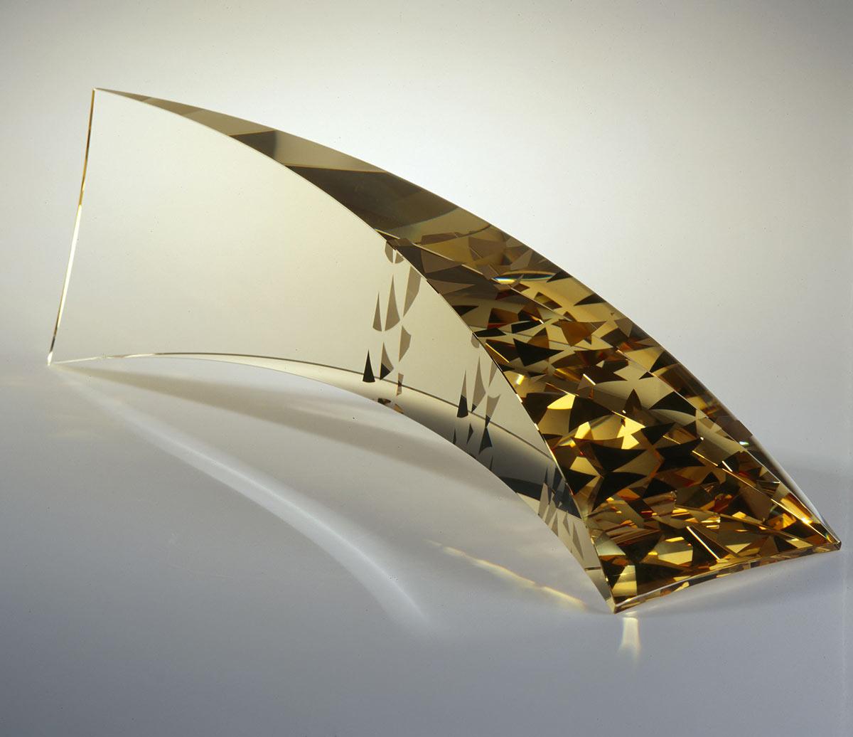 Pavol Hlôška, Object, 2002, optisch glas, goud gemetalliseerd, verlijmd, verzaagd, gepolijst. Collectie Kunstmuseum Den Haag, langdurig bruikleen Stichting Modern Glas