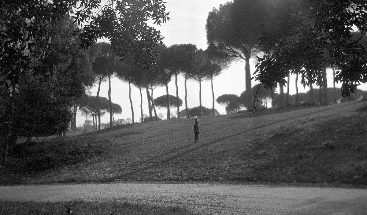 Jetta in het park bij Villa Doria Pamphili, 7 april 1924