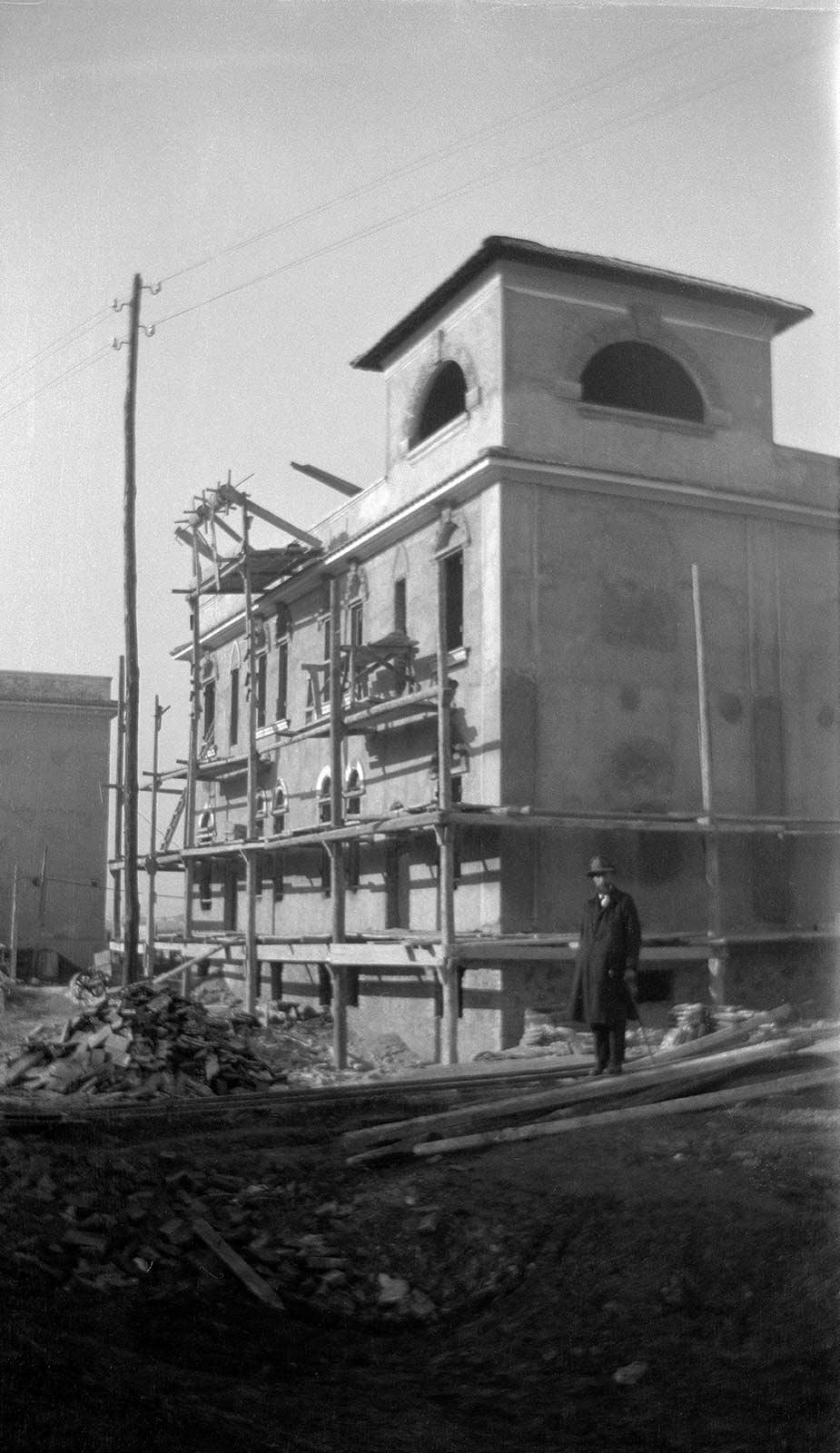 Het huis aan de Via Alessandro Poerio 100 in aanbouw, 26 december 1924