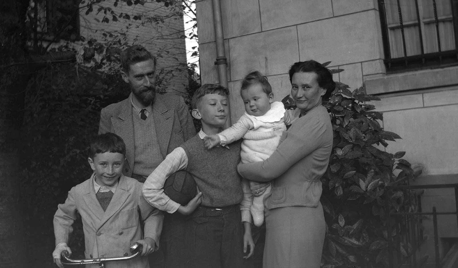 Arthur, father Maurits, George, Jan and mother Jetta (November 1938)