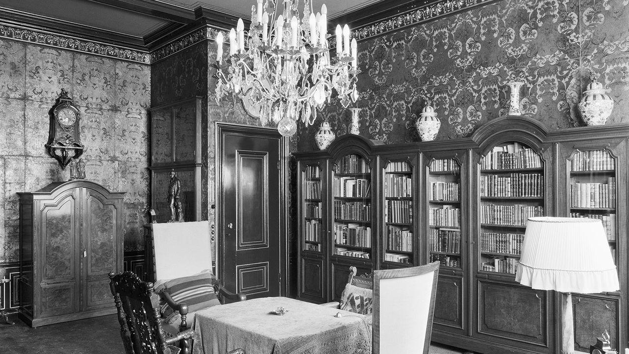 Library at Lange Voorhout Palace, 1967. Photographer: Gerard Dukker. Collection Cultural Heritage Agency