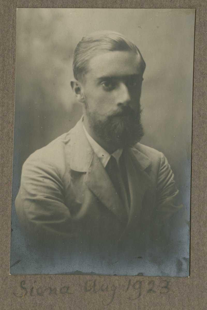 M.C. Escher in augustus 1923. Die zomer werd hij verliefd op Jetta en kreeg hij zijn eerste solotentoonstelling.