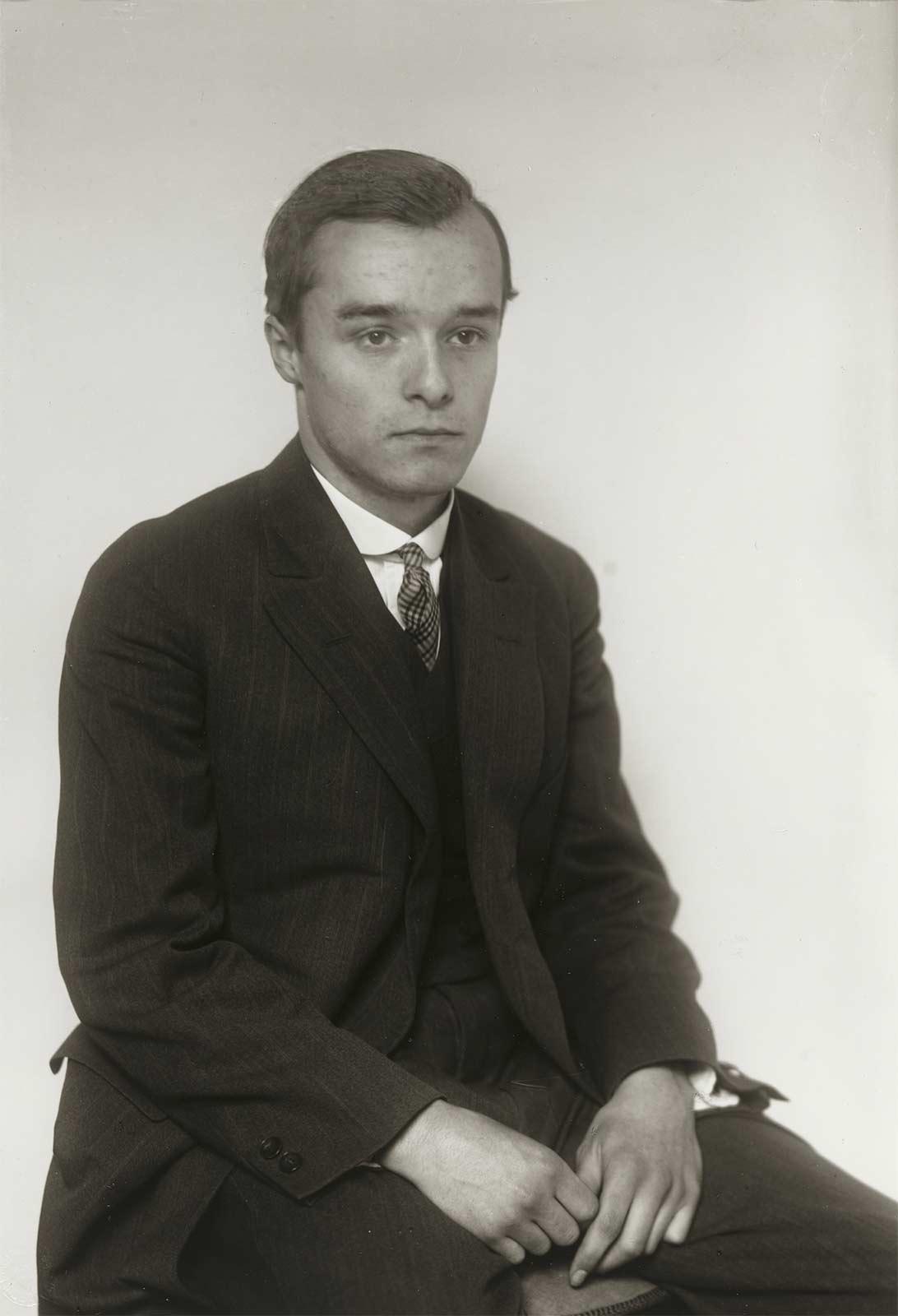 Gerd Arntz, 1927-1928, photo August Sander, Die Photographische Sammlung / SK Stiftung Kultur - August Sander Archiv, Cologne / ARS, NY
