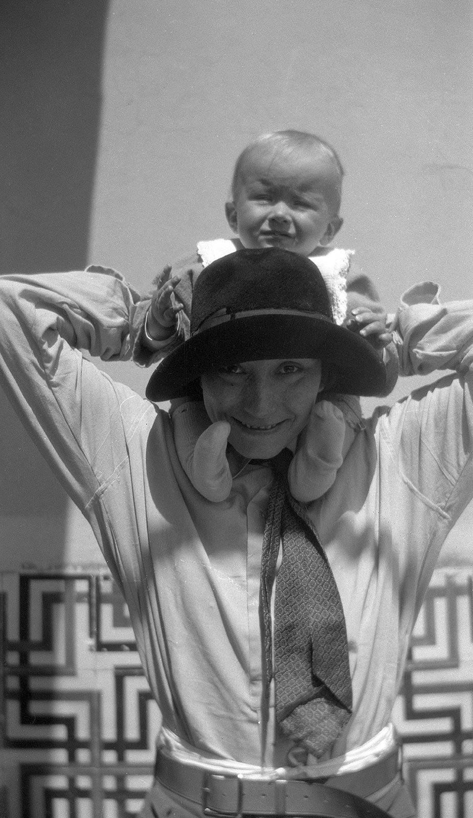 Jetta with George Arnold Escher, 20 April 1927, at the Via Alessandro Poerio 122. The majolica tiles, designed by Escher, can be seen in the background