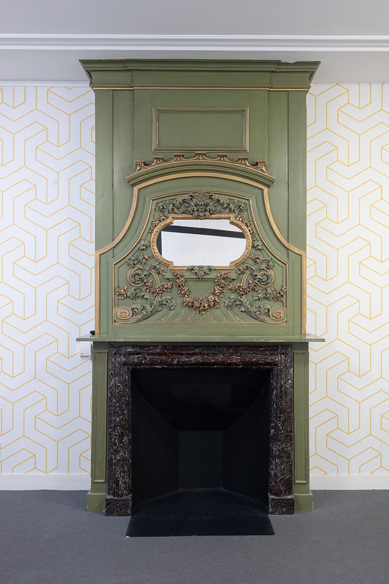 <p>A chimneypiece dating from around 1700, made of red-green Italian serpentinite, known as ‘Rosso Levanto’ after its colour and place of origin. Photo: Cultural Heritage Agency of the Netherlands, Michel Mees 2026</p>