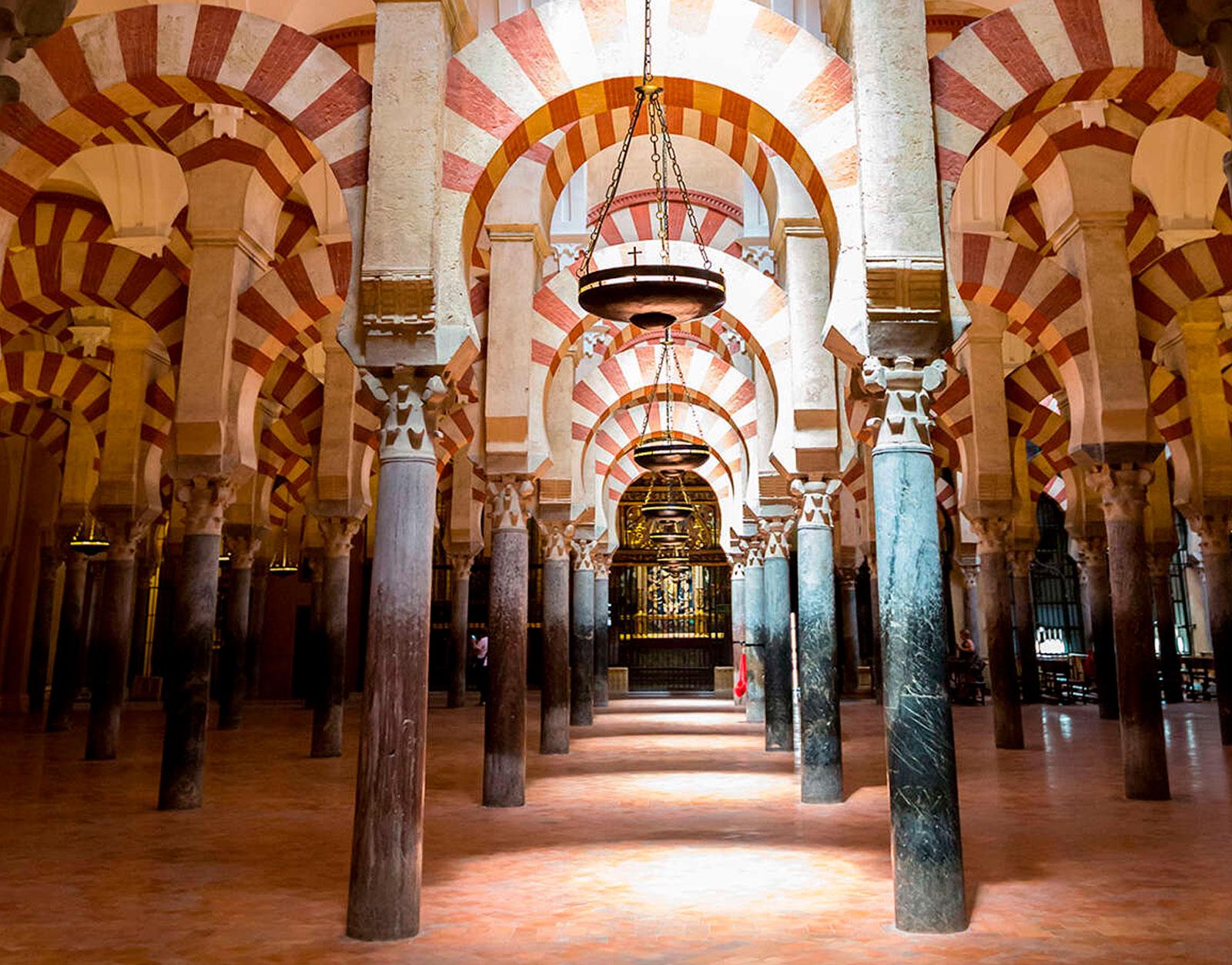 <p>Het 'zuilenwoud’ van de Mezquita in Córdoba</p>