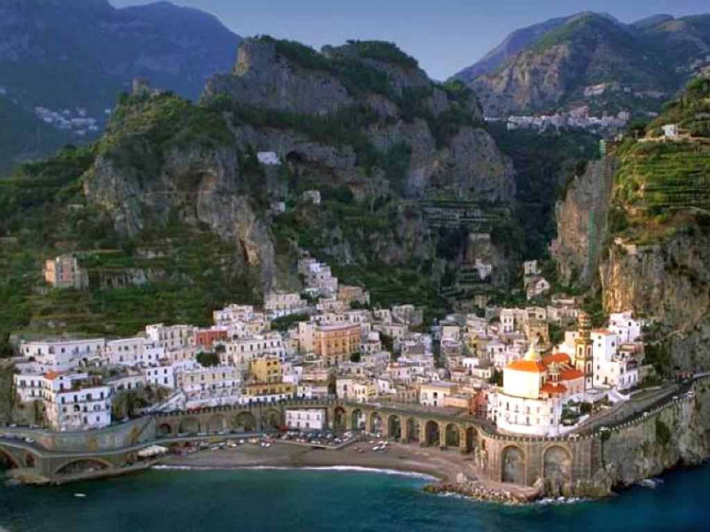 On this panoramic photo, the staircase can still be seen